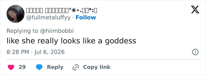 A tweet by an anonymous user commenting on Zendaya's latest look, describing her as a goddess. A tweet by an anonymous user commenting on Zendaya's latest look, describing her as a goddess.