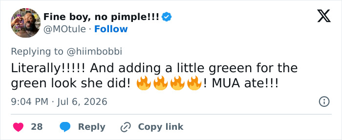 Screenshot of a tweet admiring Zendaya's latest look, highlighting the green accent and makeup artistry. Screenshot of a tweet admiring Zendaya's latest look, highlighting the green accent and makeup artistry.