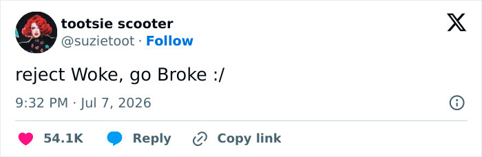 A tweet by tootsie scooter commenting on Carrie Underwood's MAGA support and taunting for performance.