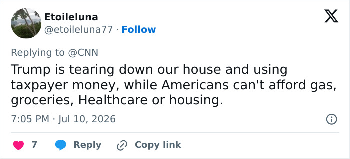 Etoileluna Twitter user criticizing Trump for tearing down the White House using taxpayer money, a bad habit affecting Melania. Etoileluna Twitter user criticizing Trump for tearing down the White House using taxpayer money, a bad habit affecting Melania.