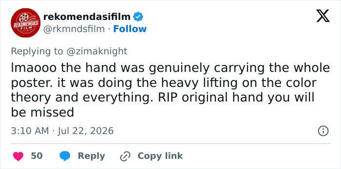 Screenshot of a tweet by rekomendasifilm praising the original hand in the Ryan Gosling poster.