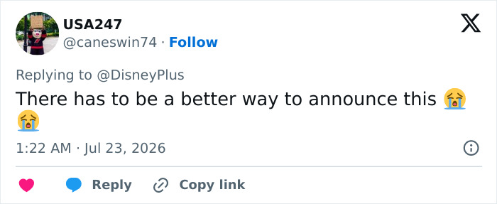 Screenshot of a tweet from USA247, displaying emojis and backlash about how Disney announced Julie Andrews' portrait. Screenshot of a tweet from USA247, displaying emojis and backlash about how Disney announced Julie Andrews' portrait.
