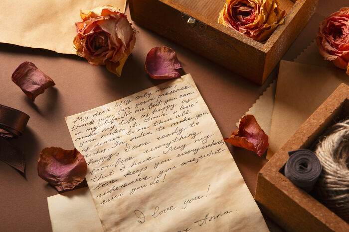 A handwritten letter and dried roses, evoking World War II veterans' extraordinary stories and personal history.