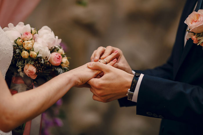 BF Refuses To Propose Without Her Estranged Father's Blessing And His GF Wonders Who She Is Dating
