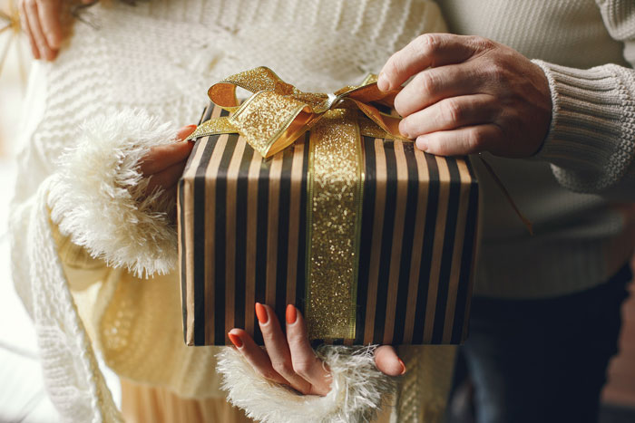 Woman Calls Boyfriend's Favorite Birthday Gift "Childish," His Twin Sister Doesn't Hold Back Woman Calls Boyfriend's Favorite Birthday Gift "Childish," His Twin Sister Doesn't Hold Back