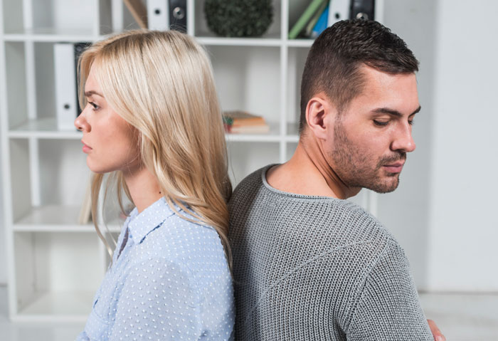 BF Refuses To Propose Without Her Estranged Father's Blessing And His GF Wonders Who She Is Dating