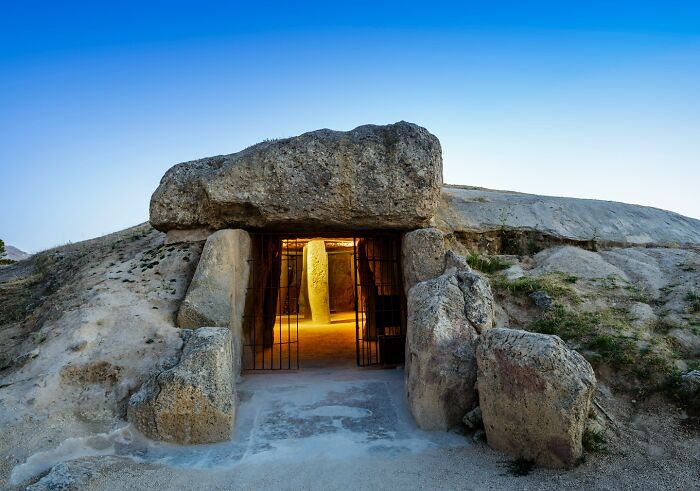 30 Famous Buildings With Incredible Histories That Deserve To Be Remembered Forever