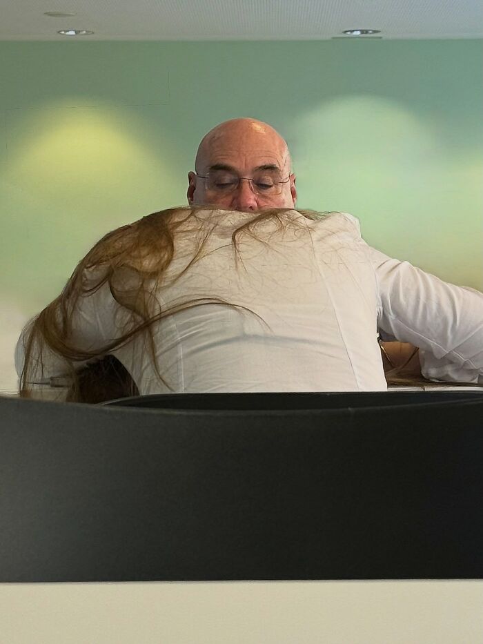 Photographer captures perfectly timed coincidences of a man appearing to have long hair on his back in Barcelona.