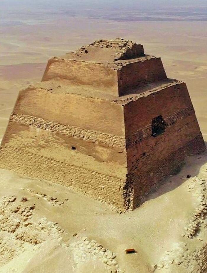 30 Famous Buildings With Incredible Histories That Deserve To Be Remembered Forever