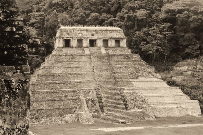 30 Famous Buildings With Incredible Histories That Deserve To Be Remembered Forever