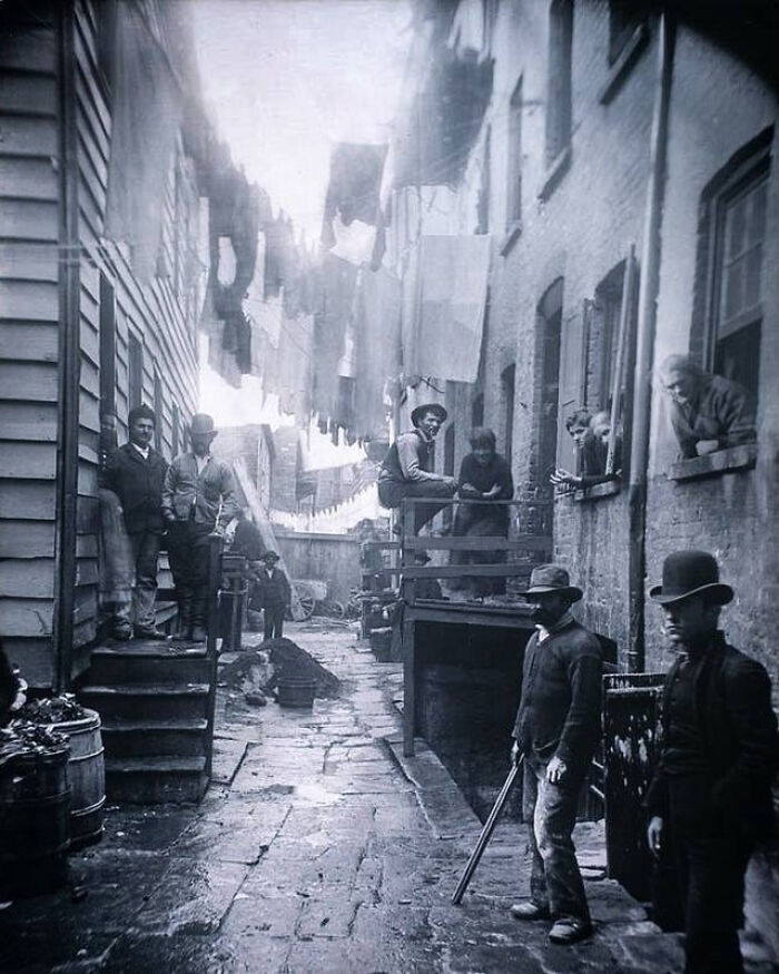 101 Fascinating Historical Photos That Tell Incredible Stories
