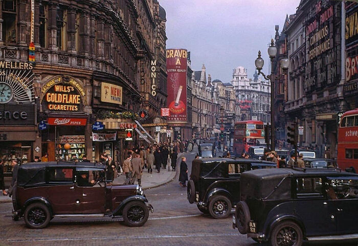 101 Fascinating Historical Photos That Tell Incredible Stories