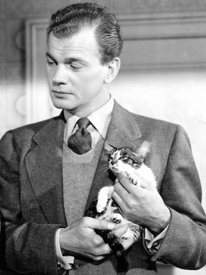 30 More Vintage Cat Photos That Prove Our Love For Cats Hasn't Changed In Over A Century