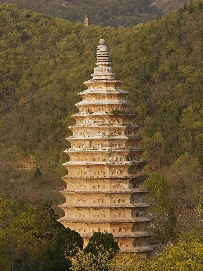 30 Famous Buildings With Incredible Histories That Deserve To Be Remembered Forever