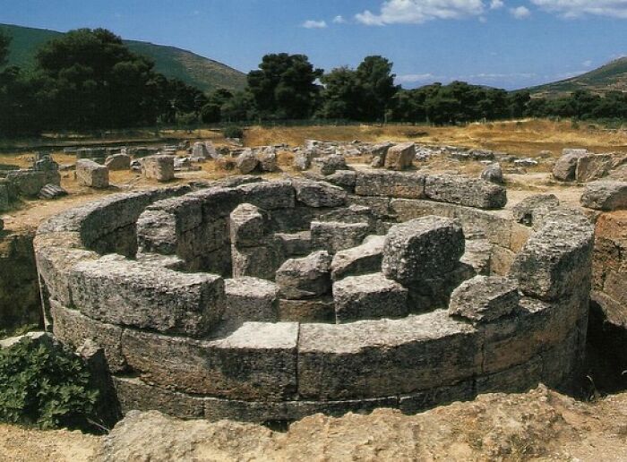30 Famous Buildings With Incredible Histories That Deserve To Be Remembered Forever
