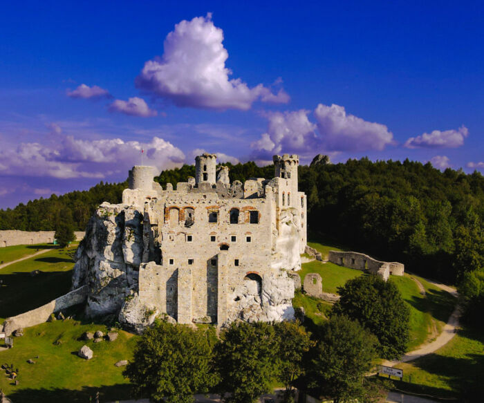 Ruins Of Ogrodzieniec Castle, Poland