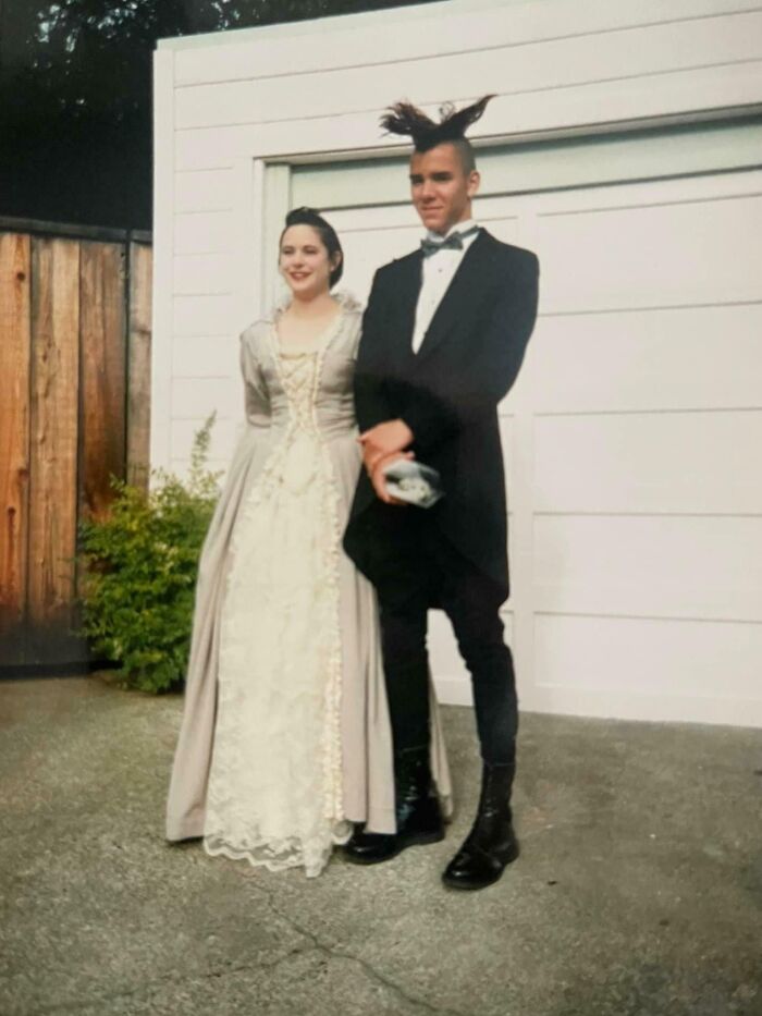 Couple with hilariously bad hair mistakes, one man with spiky punk hair and a woman with an old-fashioned hairstyle.