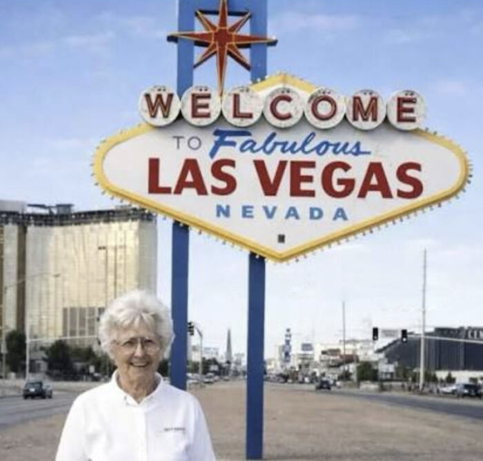 Betty Willis In 1998, Standing In Front Of The Iconic Las Vegas Sign She Designed In 1959