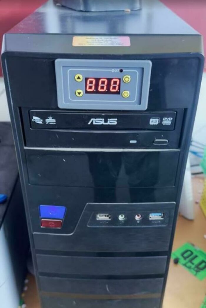 Wild and unhinged way to fix a computer case with an external digital display on the front.