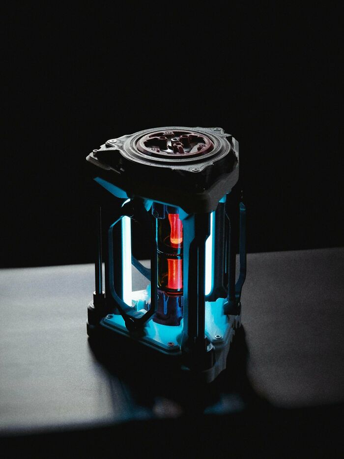 Amazing 3D printing creation of a glowing sci-fi energy core with blue and red lights.