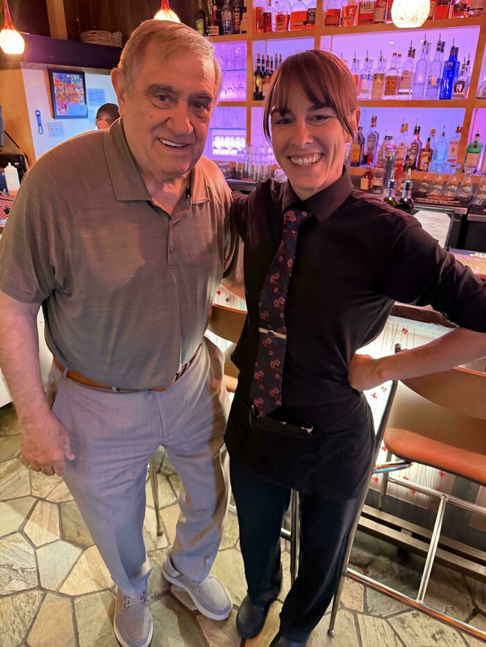 Bartending Tonight And Say To My Customer - Anyone Ever Tell You Ya Look Like The Dad From The Wonder Years? My Jaw Hit The Floor When He Said “I Am The Dad From The Wonder Years”