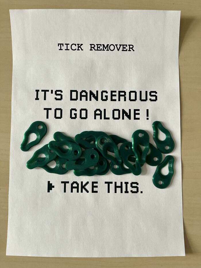 Green tick removers and a note, useful things people printed with 3D printers.