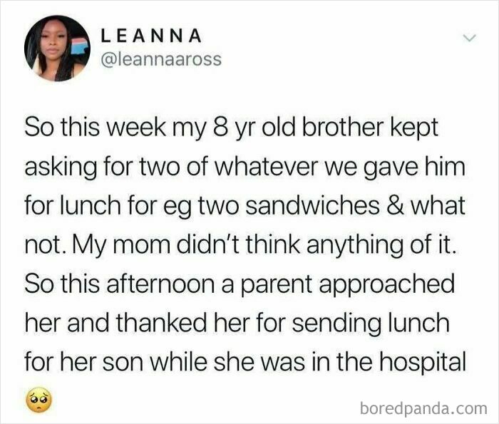 A tweet about an 8-year-old sharing lunch with a friend, showing wholesome people supporting others online.