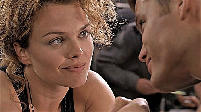 Dina Meyer As Dizzy Flores In Starship Troopers 1997