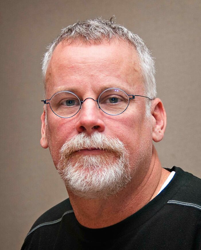 Portrait of Michael Connelly, a renowned author whose career highlights include numerous best-selling crime novels.