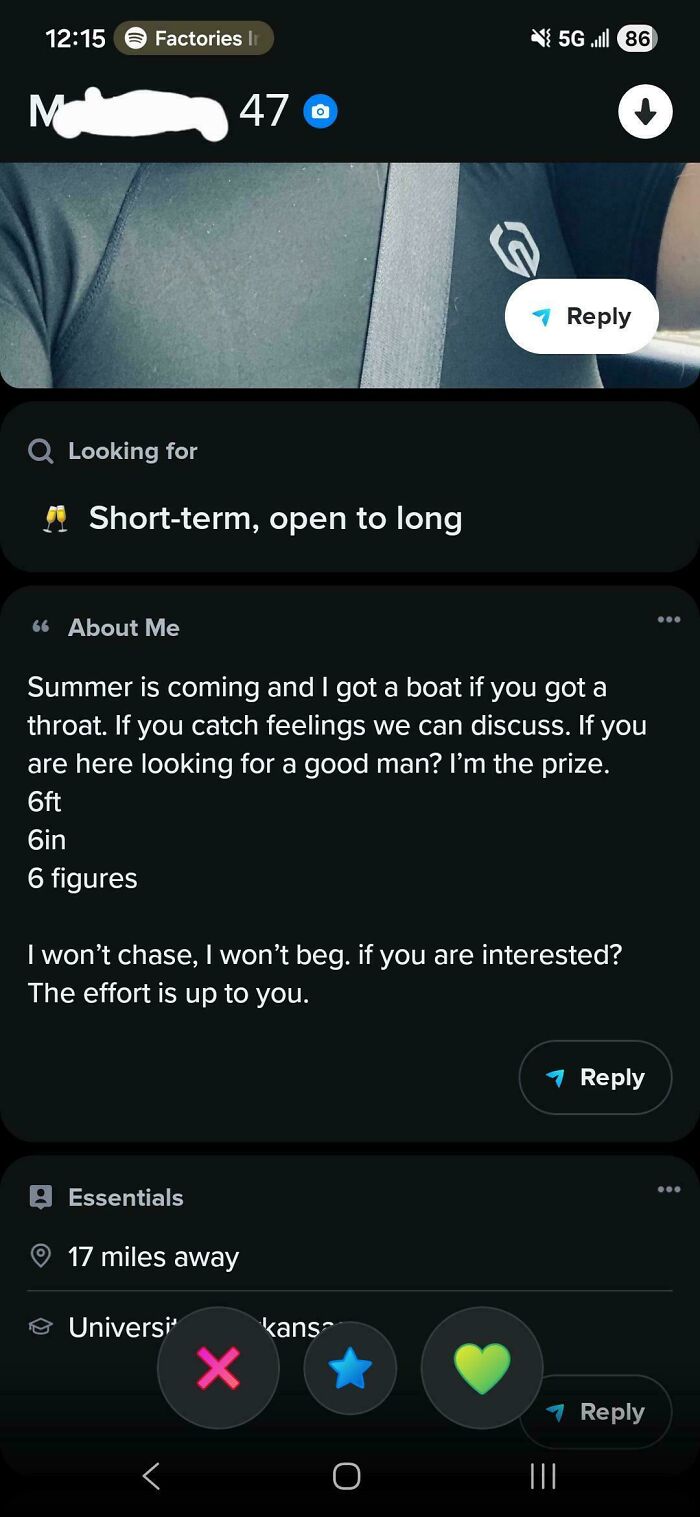 A dating profile of a man bragging about a boat and being 'the prize,' a display of toxic men.