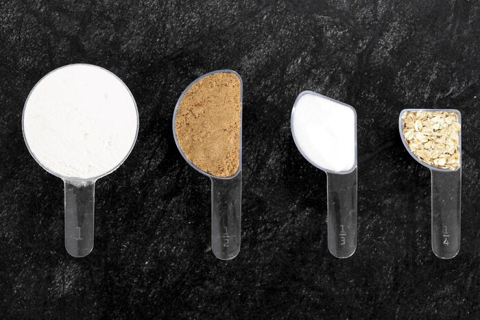 Four uniquely designed measuring scoops, making ordinary cooking tasks more enjoyable and brilliant.