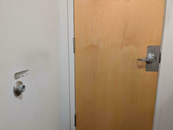 He instalado el tope de la puerta, jefe