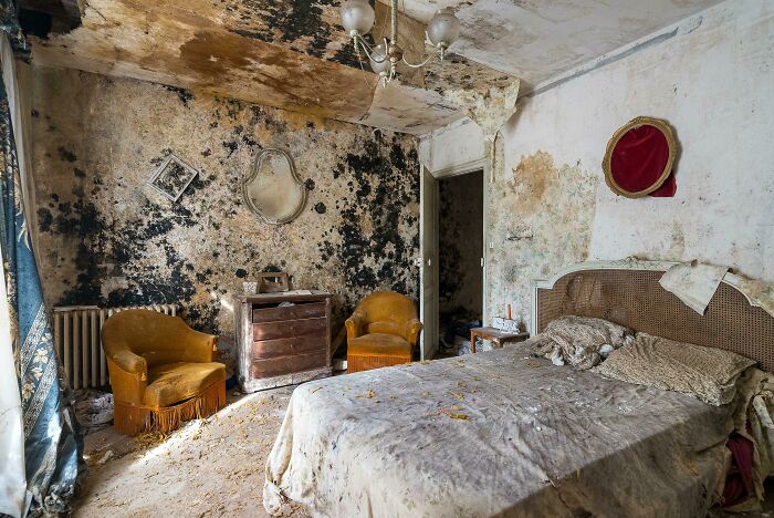 An urban explorer discovered a decaying bedroom with mold-covered walls and furniture, a somber unexpected find.