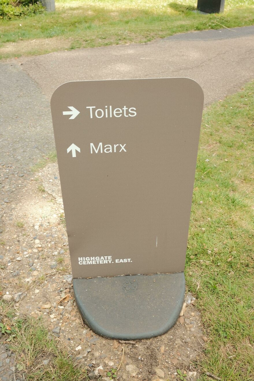 A sign pointing to Toilets and Marx at Highgate Cemetery East, a mildly amusing photo.
