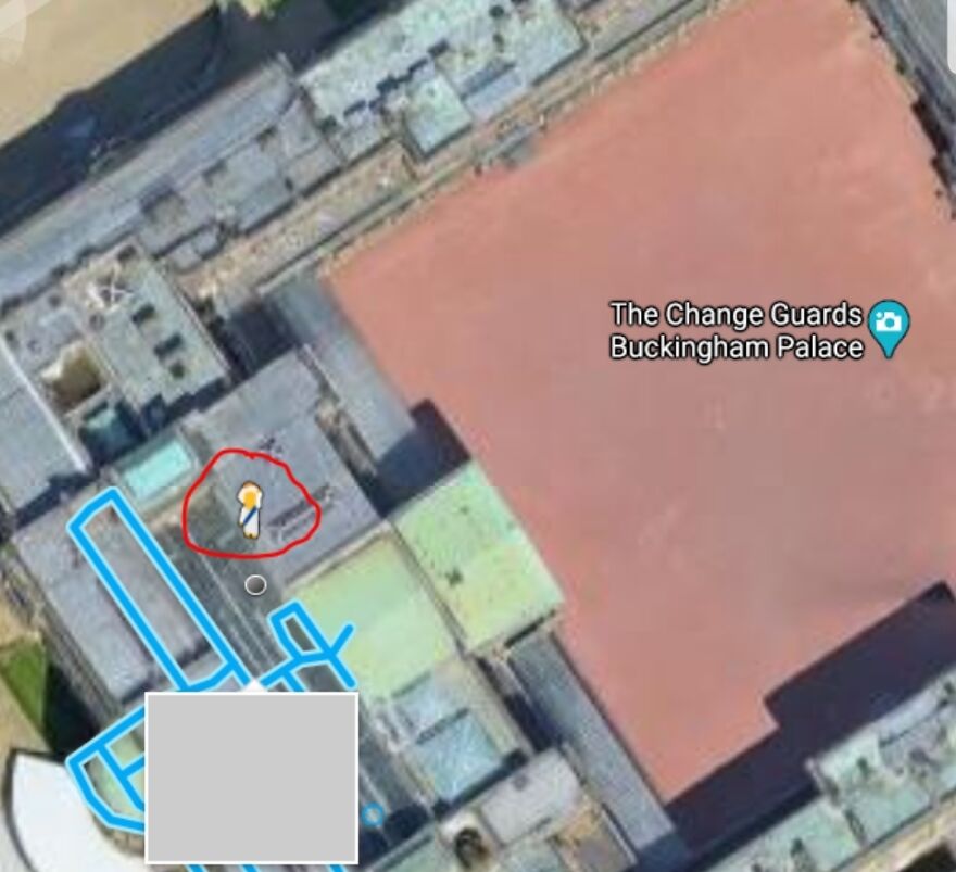 A satellite map view showing Buckingham Palace and a street view icon circled in red. Mildly amusing things.