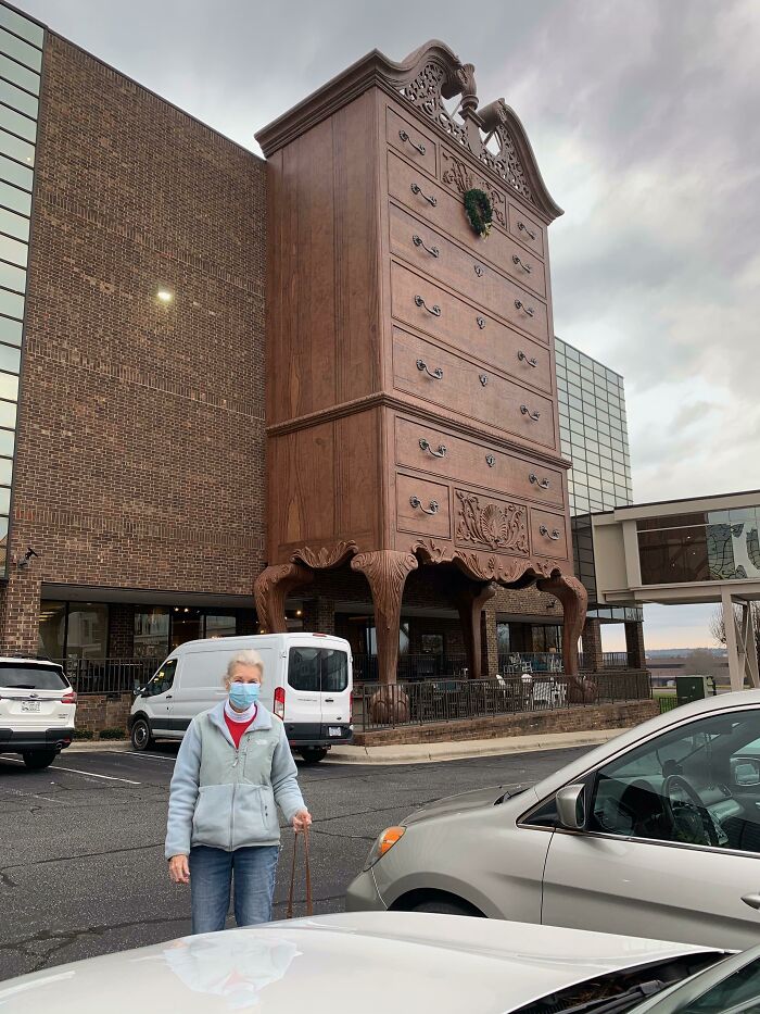 A tall building shaped like a wooden chest of drawers, a business with a surprisingly genius idea.