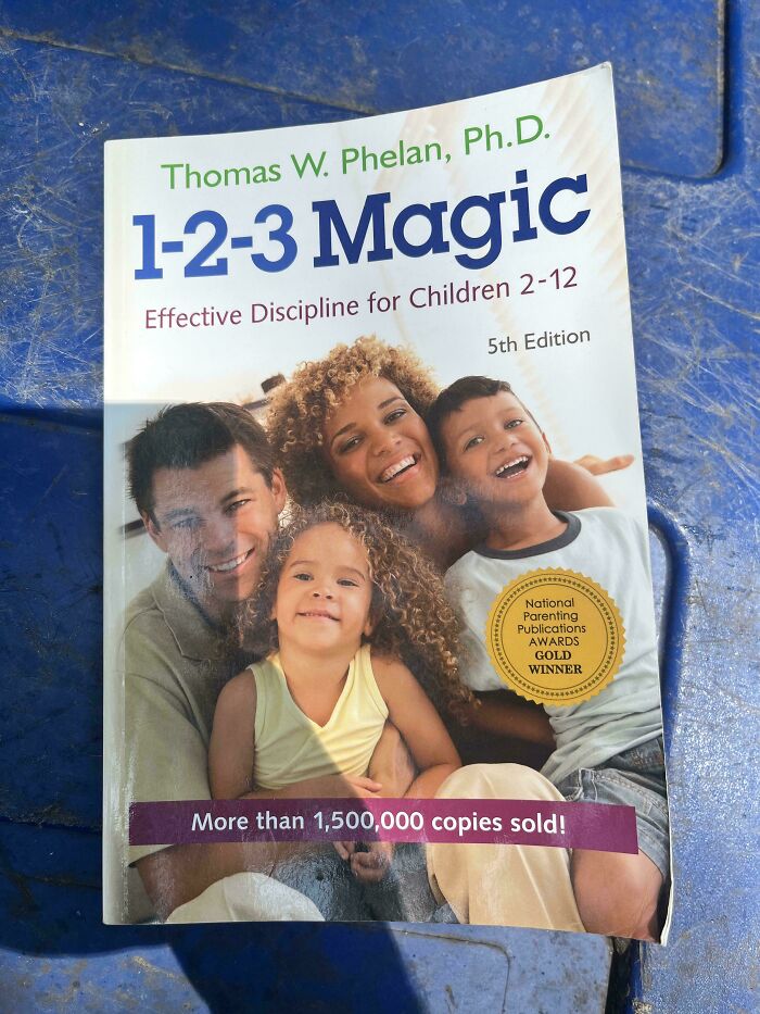 The 1-2-3 Magic book cover, featuring a happy family, illustrating people who think they are the main character.