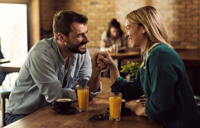 Woman Is Uncomfortable With Boyfriend's Female Best Friend, Finds Out They're Much More Than That Woman Is Uncomfortable With Boyfriend's Female Best Friend, Finds Out They're Much More Than That