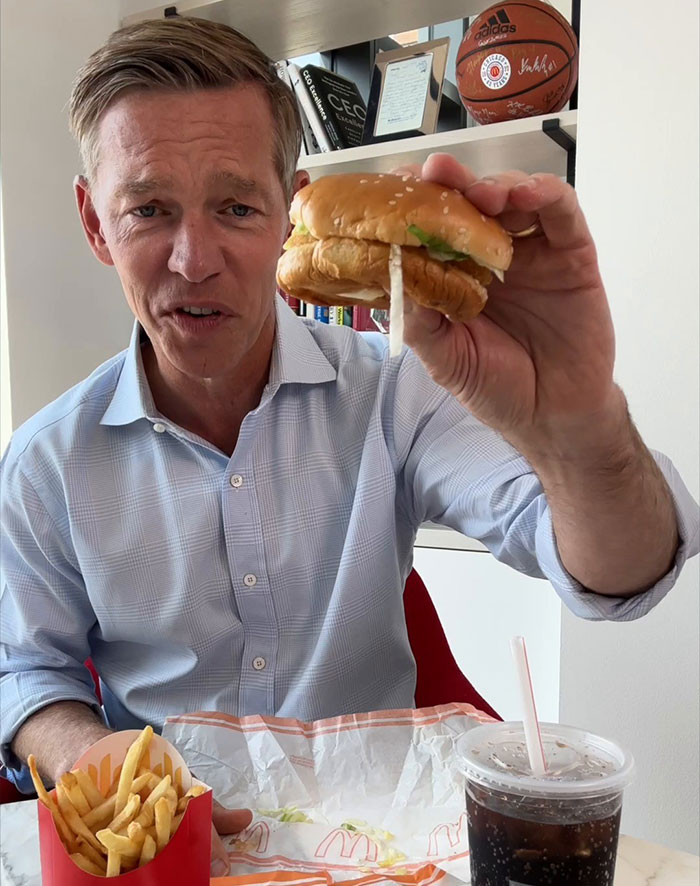 Simple McDonald's Sign Sparks Nationwide Debate About Language And Culture Simple McDonald's Sign Sparks Nationwide Debate About Language And Culture