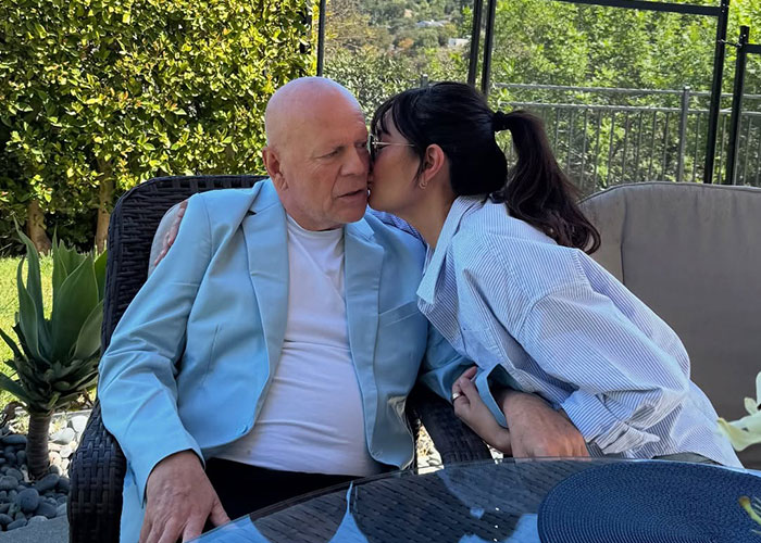 Bruce Willis with a woman, possibly his wife, who is kissing him; illustrating support amidst dementia challenges. Bruce Willis with a woman, possibly his wife, who is kissing him; illustrating support amidst dementia challenges.