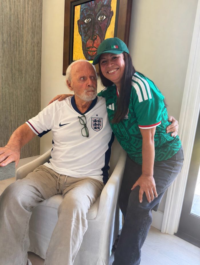 Anthony Hopkins' Unrecognizable Look In New World Cup Photo Sparks Fan Uproar After They Notice Controversial Detail Anthony Hopkins' Unrecognizable Look In New World Cup Photo Sparks Fan Uproar After They Notice Controversial Detail