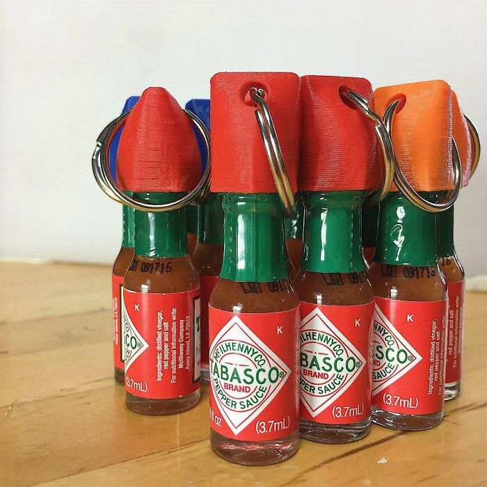 Mini Tabasco bottles with 3D printing keychains, showcasing amazing creations.