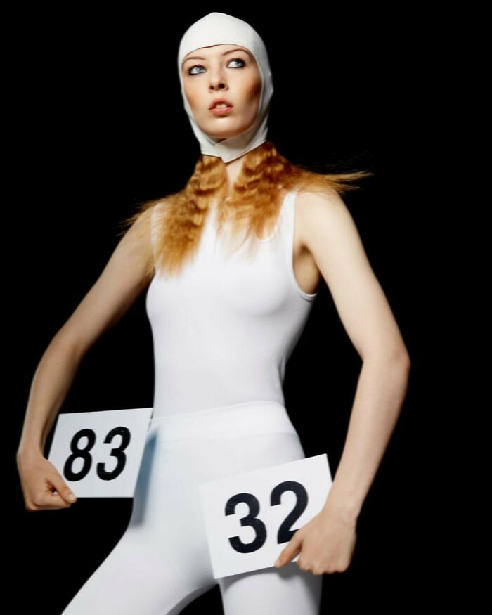 Bizarre content on Zara website: a model in white activewear holding up numbers 83 and 32.