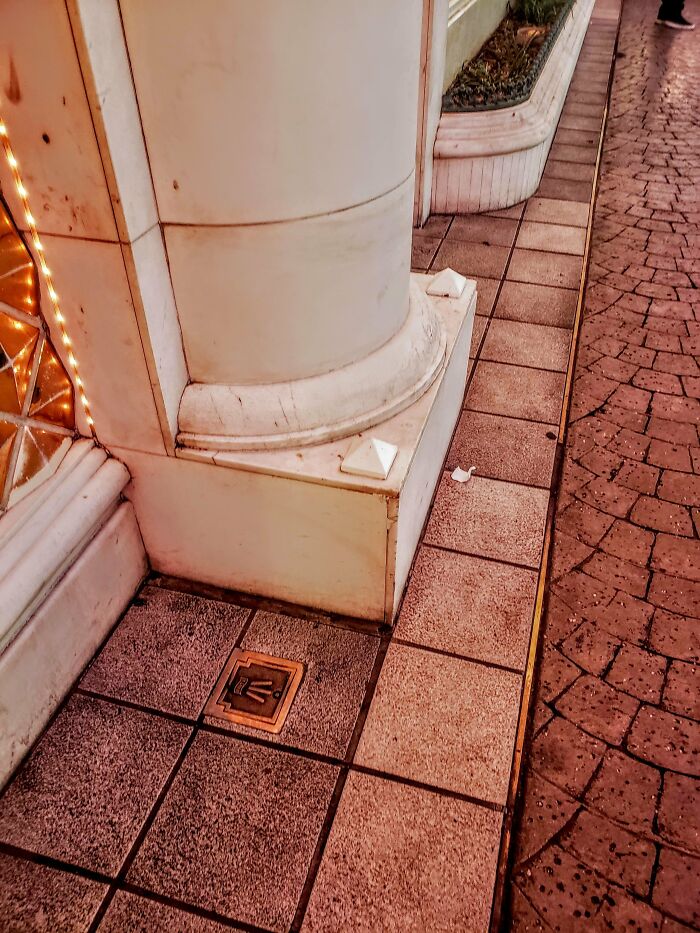 Pyramid-shaped spikes near a column, showing urban design that lacks people's comfort.