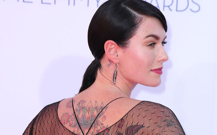 Actress Lena Headey with a detailed back tattoo, known for avoiding exposing herself in racy scenes. Actress Lena Headey with a detailed back tattoo, known for avoiding exposing herself in racy scenes.