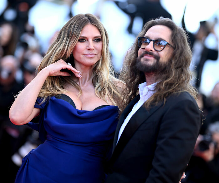 Heidi Klum Sparks Fresh Backlash After Promoting Potato Chips In A Thong Bikini: "Put Some Clothes On" Heidi Klum Sparks Fresh Backlash After Promoting Potato Chips In A Thong Bikini: "Put Some Clothes On"