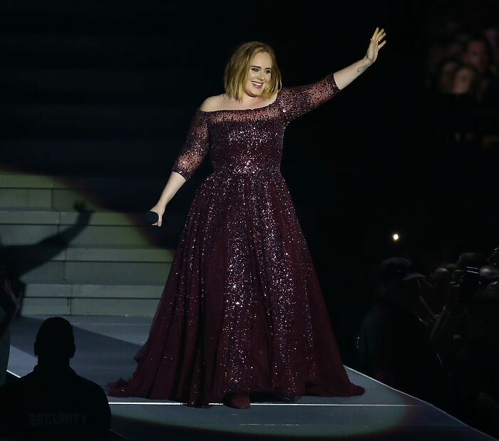 Adele performing on stage in a glittering gown, an appearance that sparked viral discussion. Adele performing on stage in a glittering gown, an appearance that sparked viral discussion.