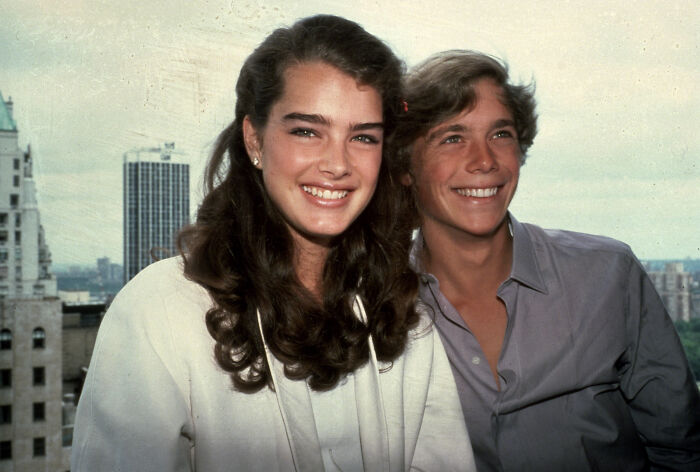 Young Blue Lagoon actors posing and smiling together Young Blue Lagoon actors posing and smiling together