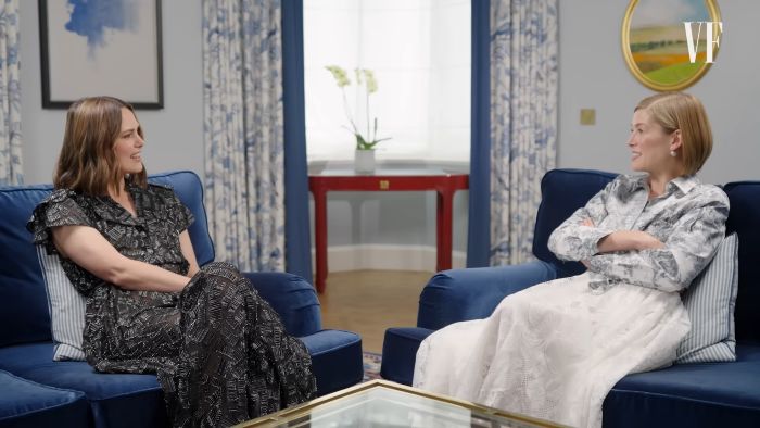 Fans react to Keira Knightley in a candid interview on a blue sofa, discussing Donald Sutherland and J.K. Rowling.