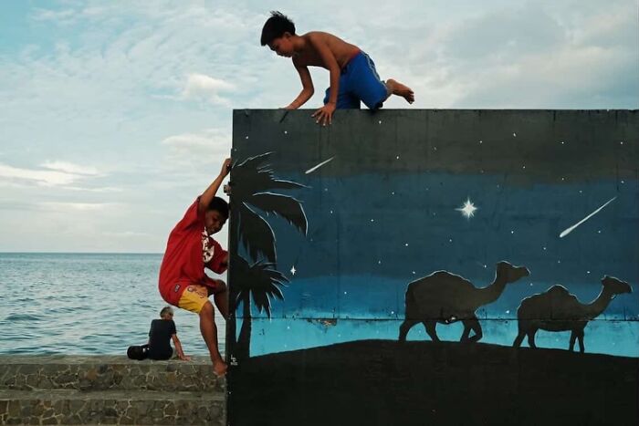This Street Photographer Captures The Joy, Wonder, And Unforgettable Energy Of Childhood In 30 Candid Photos